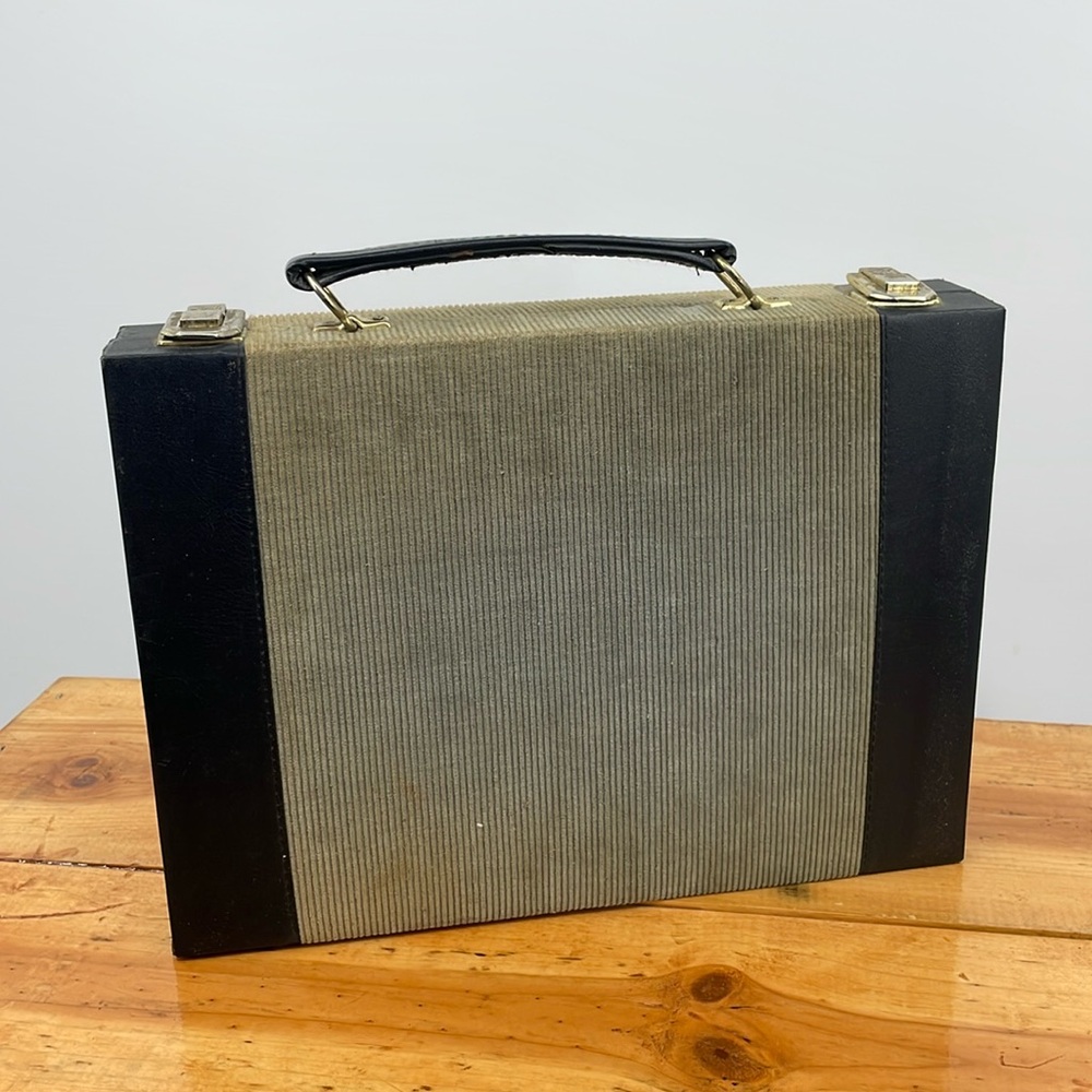 Vintage 60’s Backgammon Set Complete with Corduroy Case & instructions - Picture 10 of 11